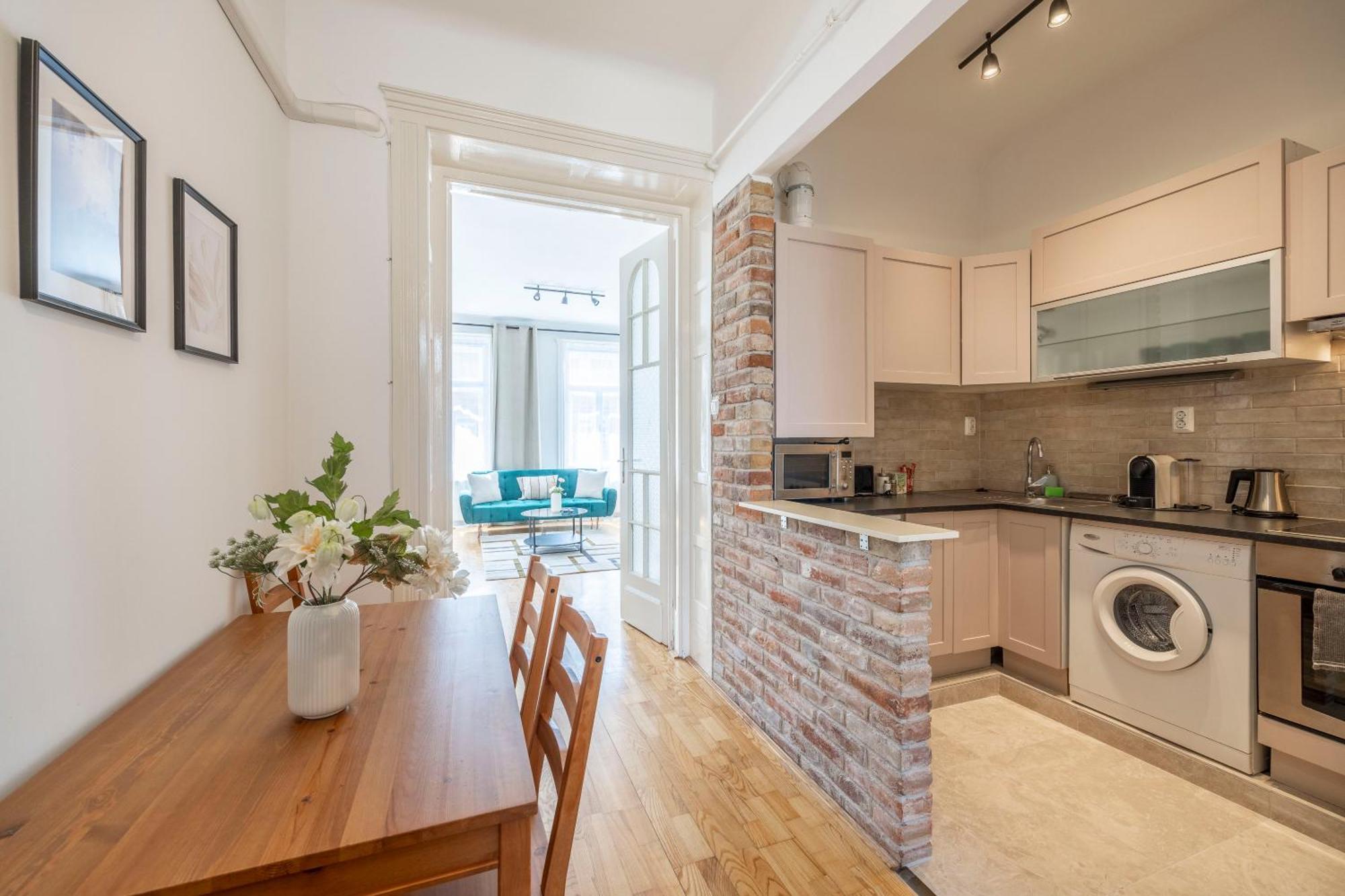 Stylish & Cozy City Center Apartment By Prestige Homes Budapeste Exterior foto